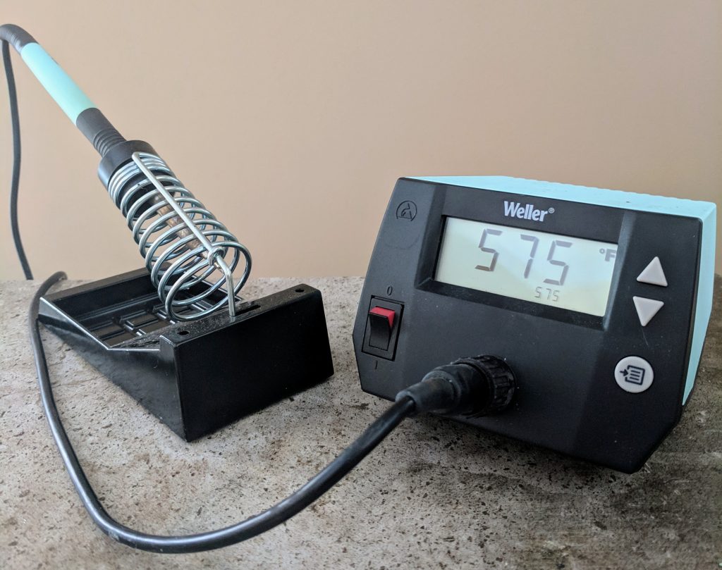 The rheostat is built right into this Weller 70-watt Soldering Station